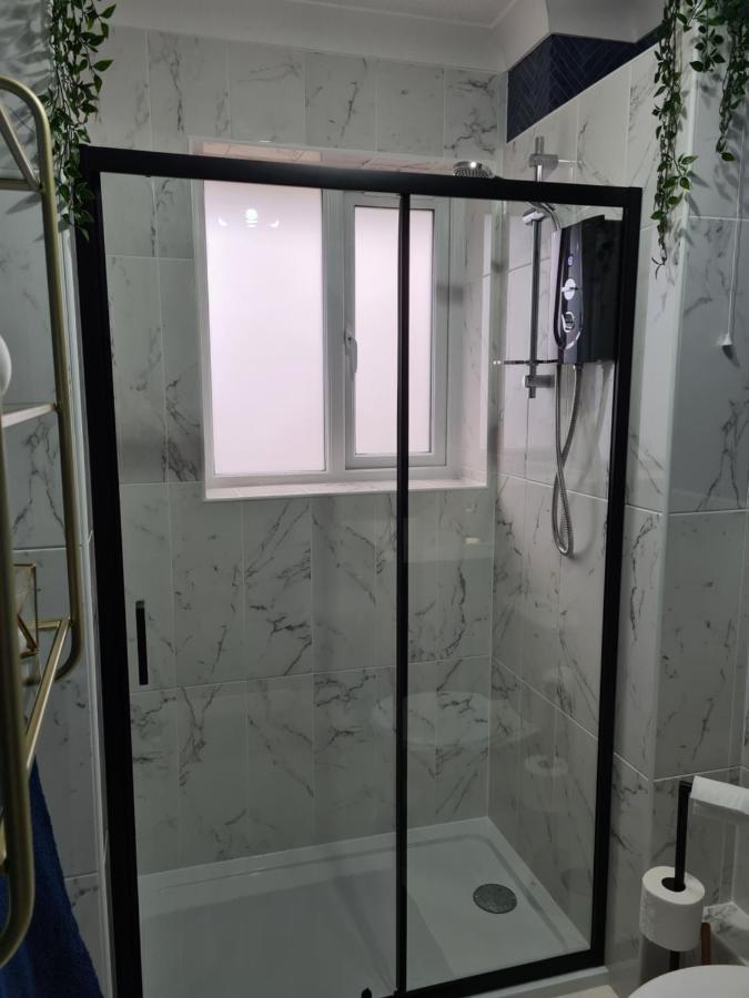 Stunning 2 Bed House Near Coastal Path/Lake/Beach Лланеллі Екстер'єр фото